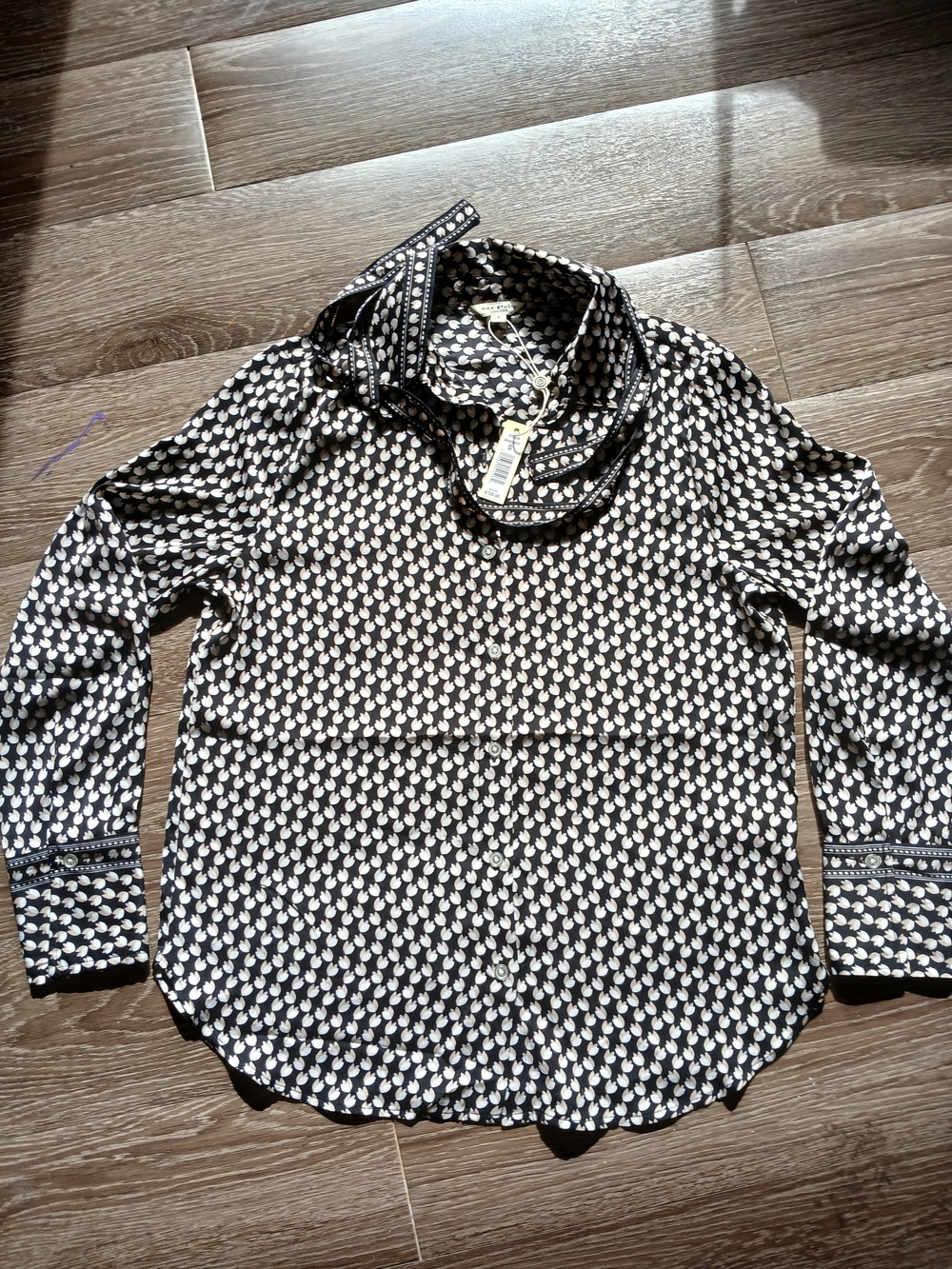 Max Studio Black White Geometric Print Blouse Button Down Wrap Neck NWT Flowy